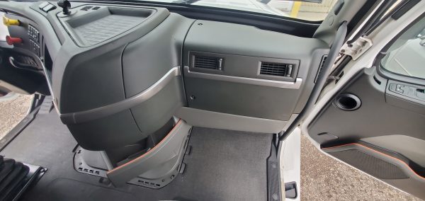 COMING SOON - YORK the 2019 Volvo Model 760 - Image 43