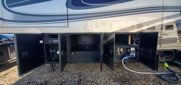 LUXURY 4-Seasons Continental Coach 41 Foot 5th Wheel by Forks RV - Image 7