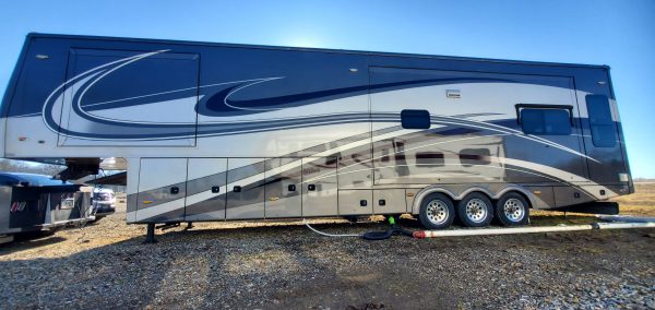 LUXURY 4-Seasons Continental Coach 41 Foot 5th Wheel by Forks RV - Image 4