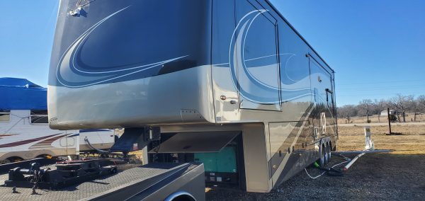 LUXURY 4-Seasons Continental Coach 41 Foot 5th Wheel by Forks RV - Image 10