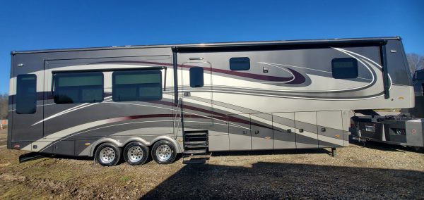 LUXURY 4-Seasons Continental Coach 41 Foot 5th Wheel by Forks RV
