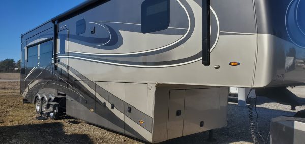 LUXURY 4-Seasons Continental Coach 41 Foot 5th Wheel by Forks RV - Image 14