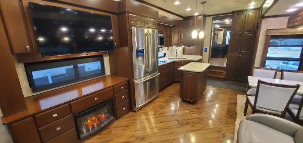 LUXURY 4-Seasons Continental Coach 41 Foot 5th Wheel by Forks RV - Image 22