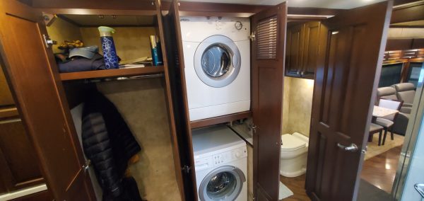 LUXURY 4-Seasons Continental Coach 41 Foot 5th Wheel by Forks RV - Image 36