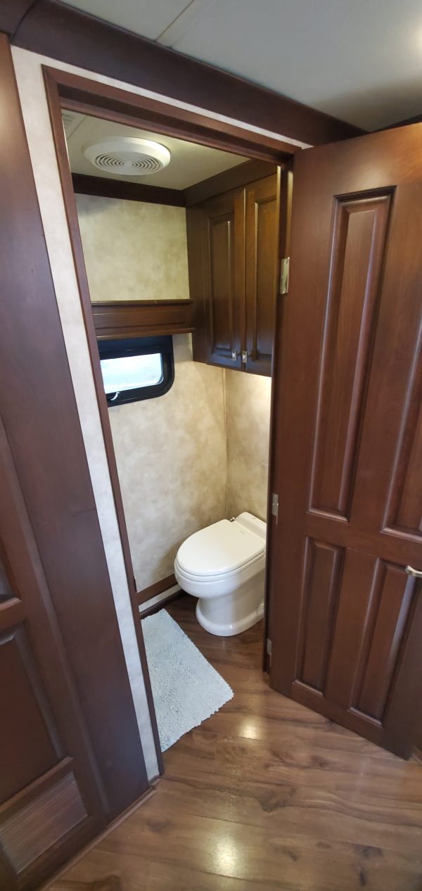 LUXURY 4-Seasons Continental Coach 41 Foot 5th Wheel by Forks RV - Image 37