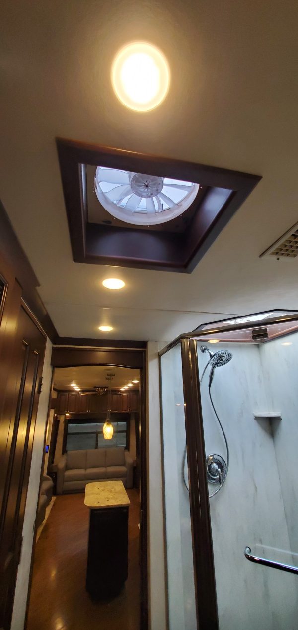 LUXURY 4-Seasons Continental Coach 41 Foot 5th Wheel by Forks RV - Image 39