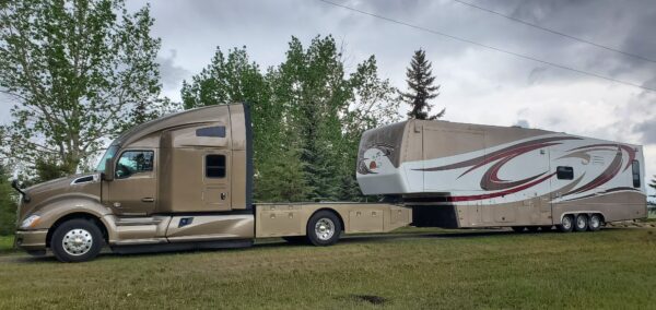 SOLD!  Kenworth T680 ONLY 12,000 miles! - Image 4