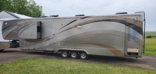 SOLD - 44 foot DRV HOUSTON Model Mobile Suites - Image 8