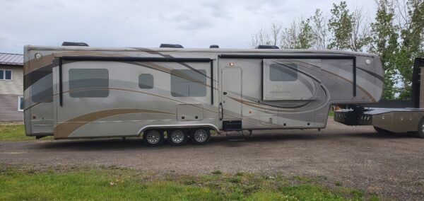 SOLD - 44 foot DRV HOUSTON Model Mobile Suites - Image 6