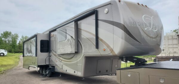 SOLD - 44 foot DRV HOUSTON Model Mobile Suites - Image 7