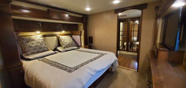 SOLD - 44 foot DRV HOUSTON Model Mobile Suites - Image 20