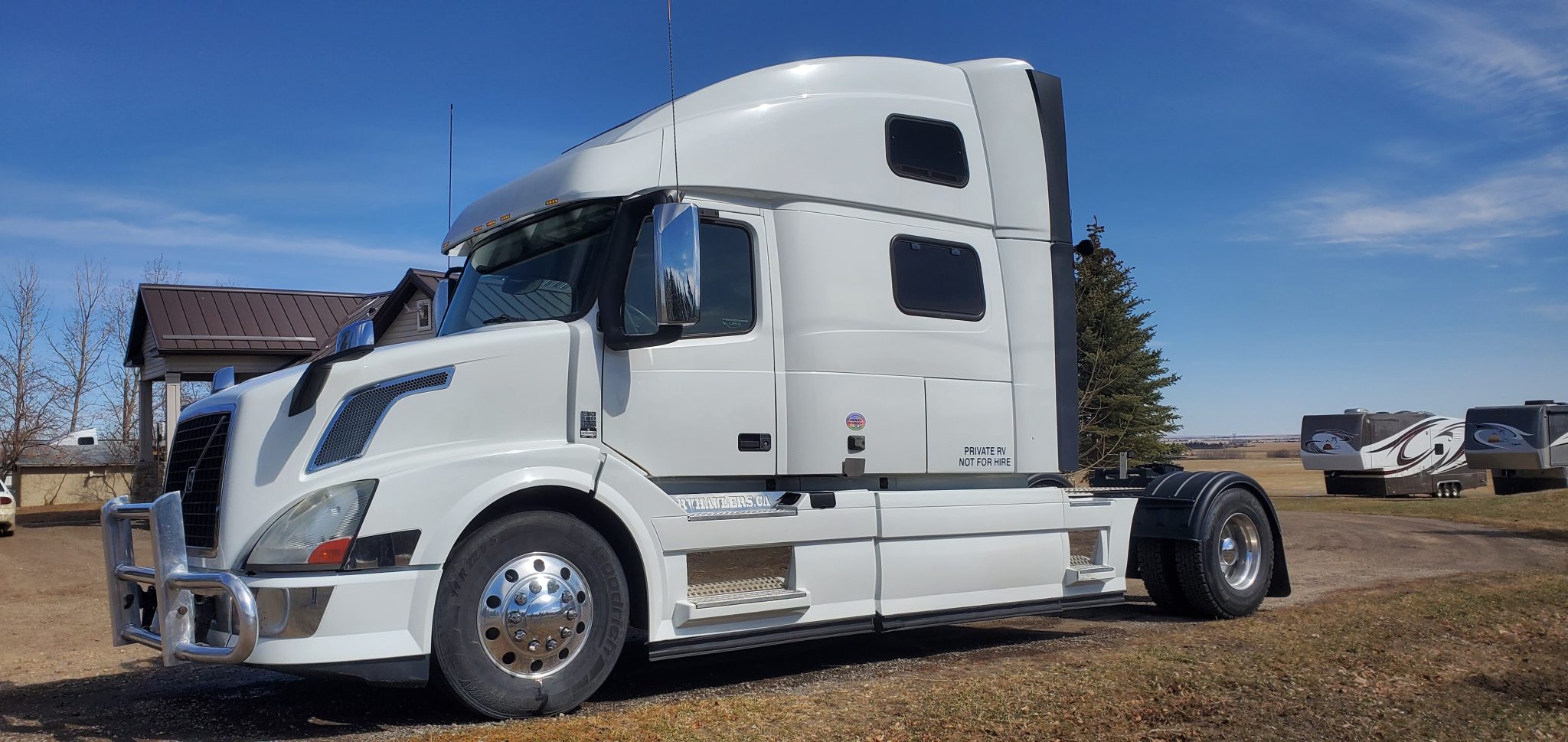 SOLD – Kool Whip is Singled, and ready for a BED (or no bed)