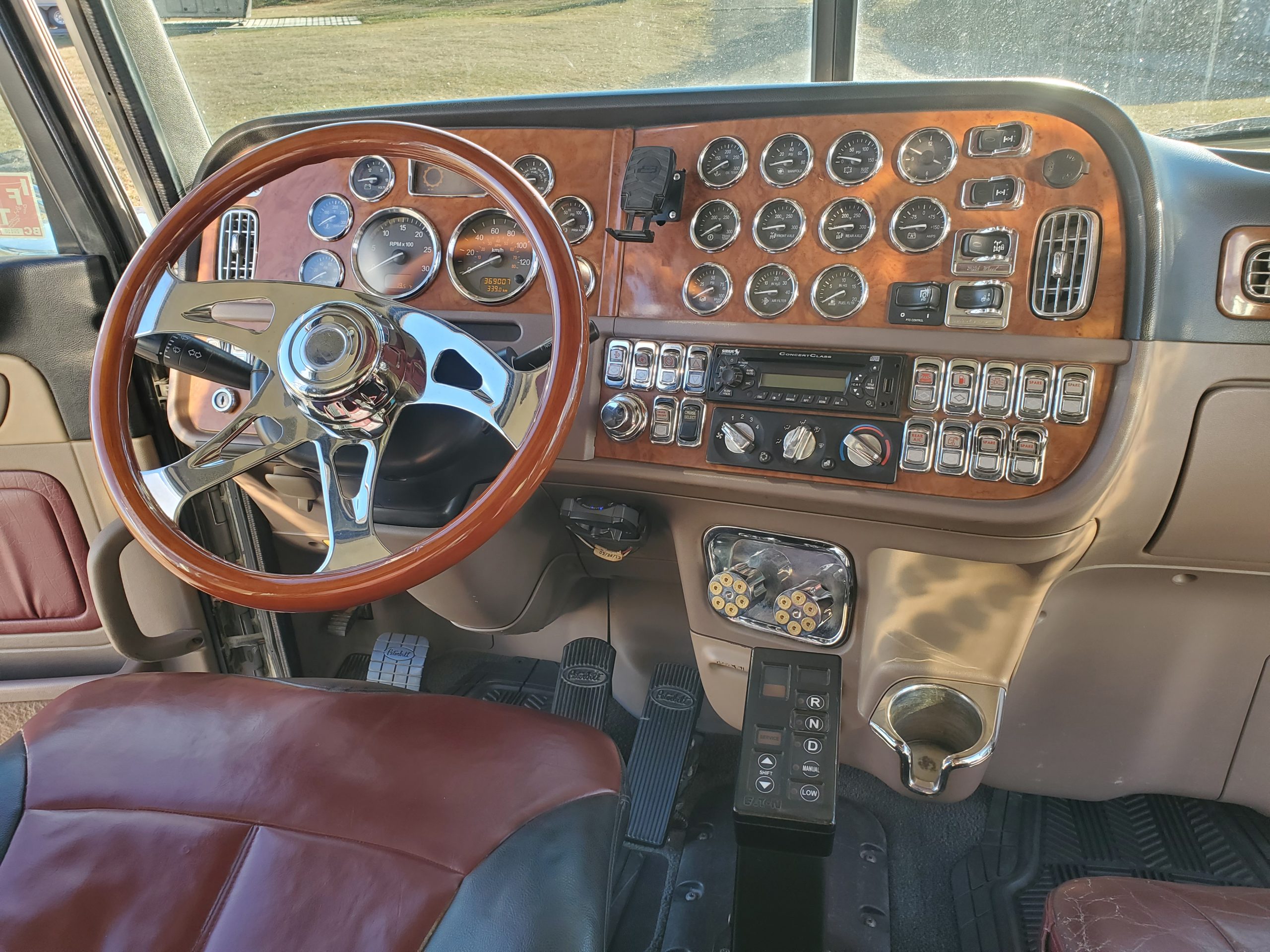 SOLD Peterbilt Model 388 Named RYKER with only 230,000 miles! - Image 3