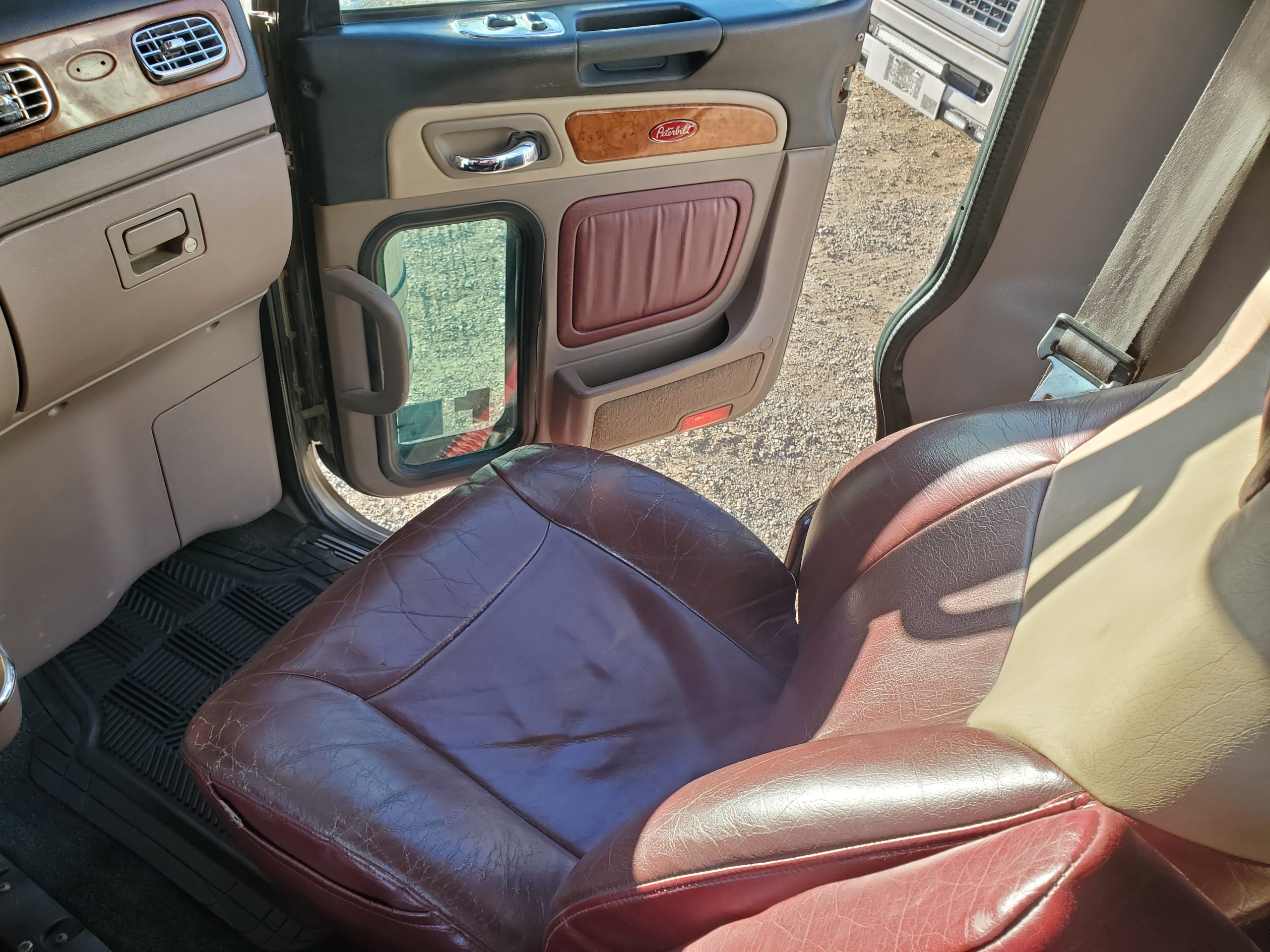 SOLD Peterbilt Model 388 Named RYKER with only 230,000 miles! - Image 5
