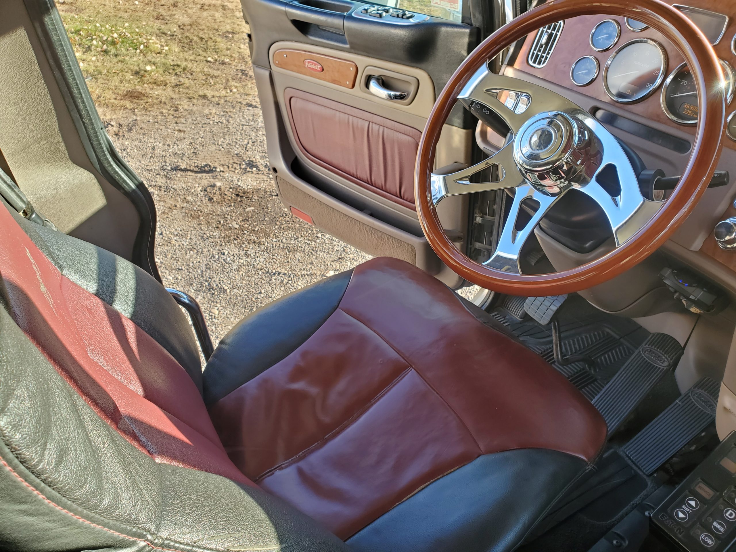 SOLD Peterbilt Model 388 Named RYKER with only 230,000 miles! - Image 6