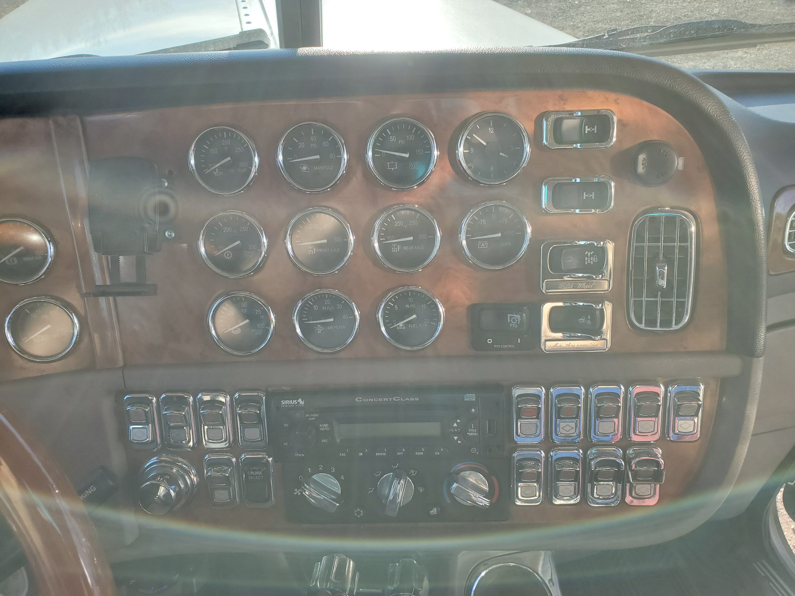 SOLD Peterbilt Model 388 Named RYKER with only 230,000 miles! - Image 11