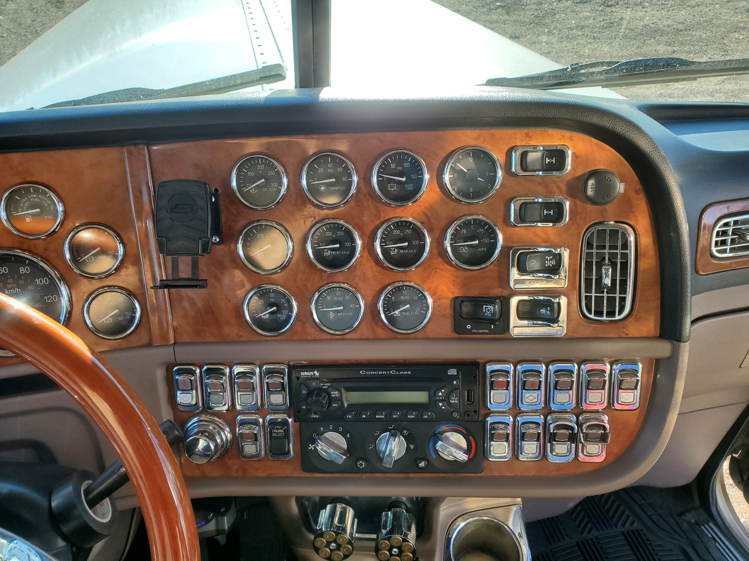 SOLD Peterbilt Model 388 Named RYKER with only 230,000 miles! - Image 12