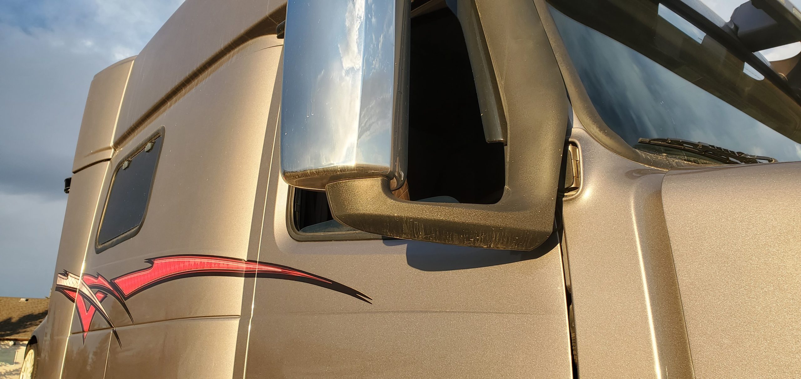 SOLD UNIQUE 2015 Volvo 730 named RUDY – Load Lengthwise! - Image 32