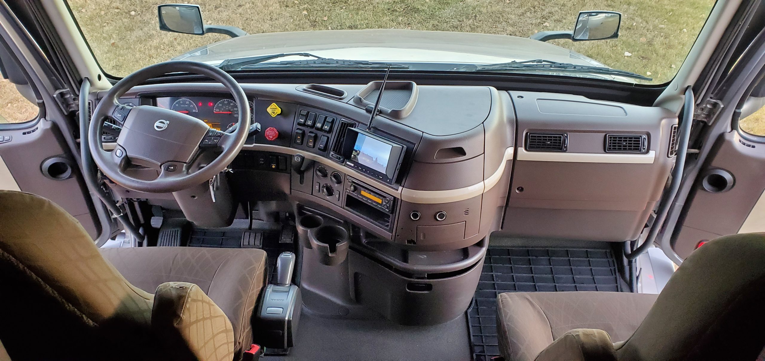 SOLD UNIQUE 2015 Volvo 730 named RUDY – Load Lengthwise! - Image 17