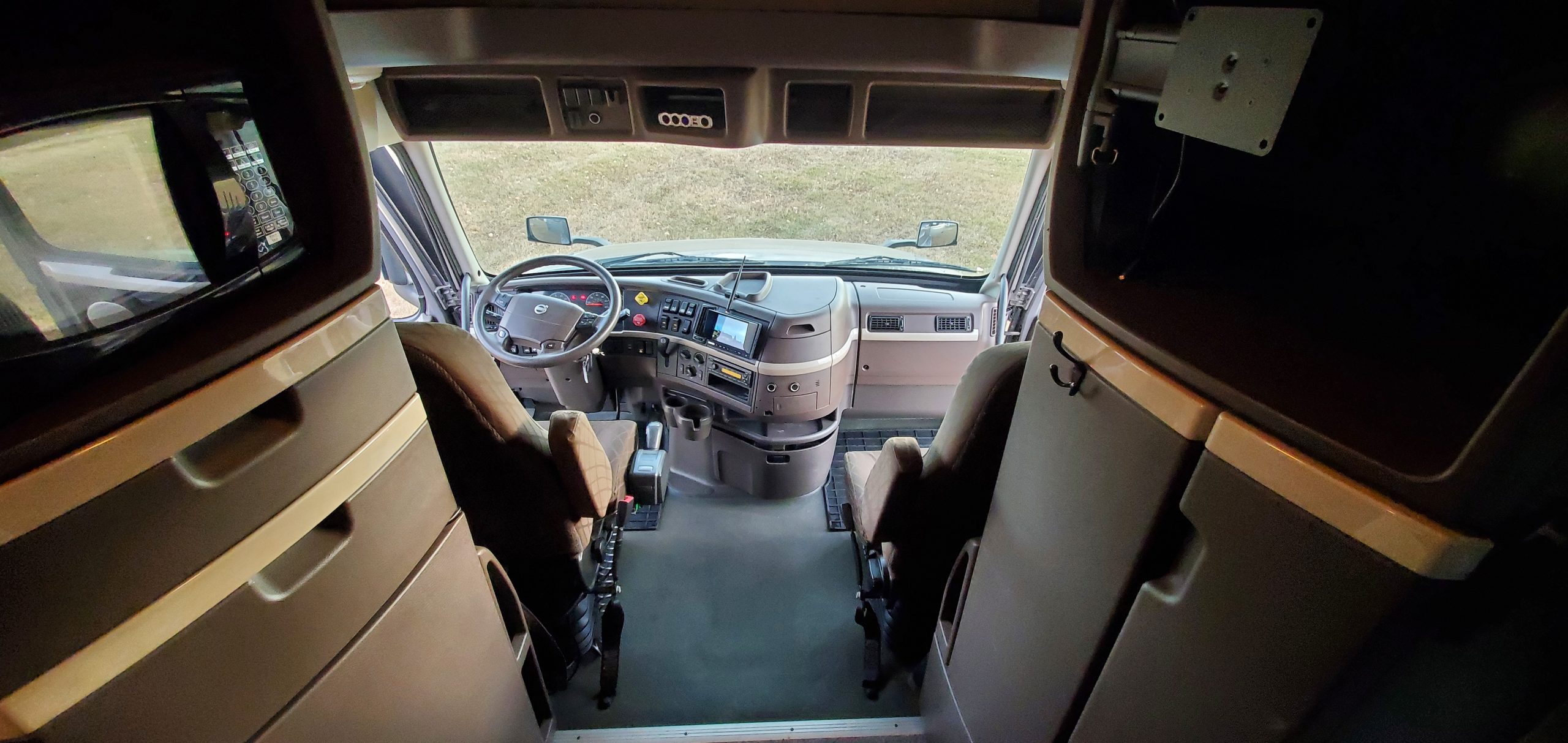 SOLD UNIQUE 2015 Volvo 730 named RUDY – Load Lengthwise! - Image 5