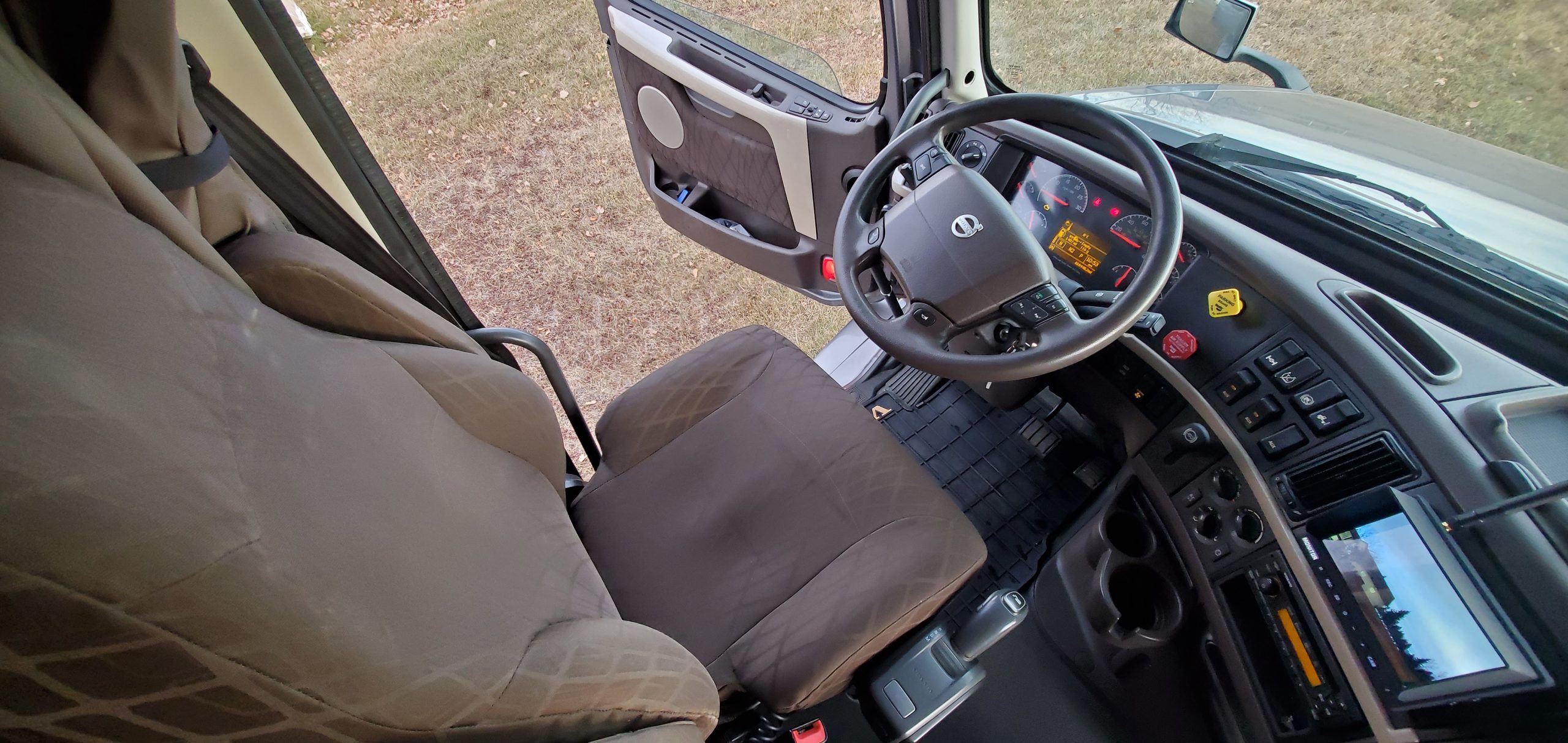 SOLD UNIQUE 2015 Volvo 730 named RUDY – Load Lengthwise! - Image 6
