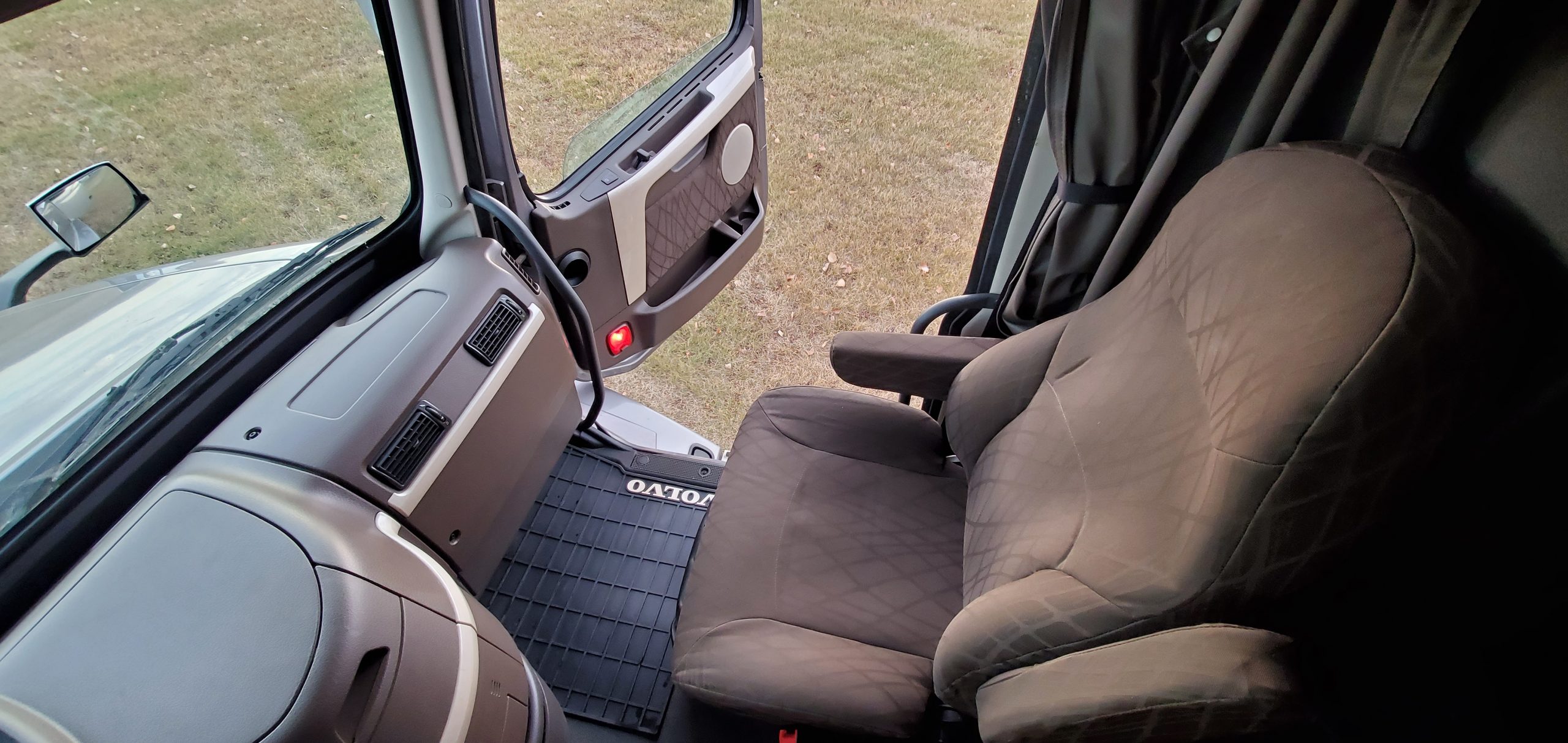 SOLD UNIQUE 2015 Volvo 730 named RUDY – Load Lengthwise! - Image 7