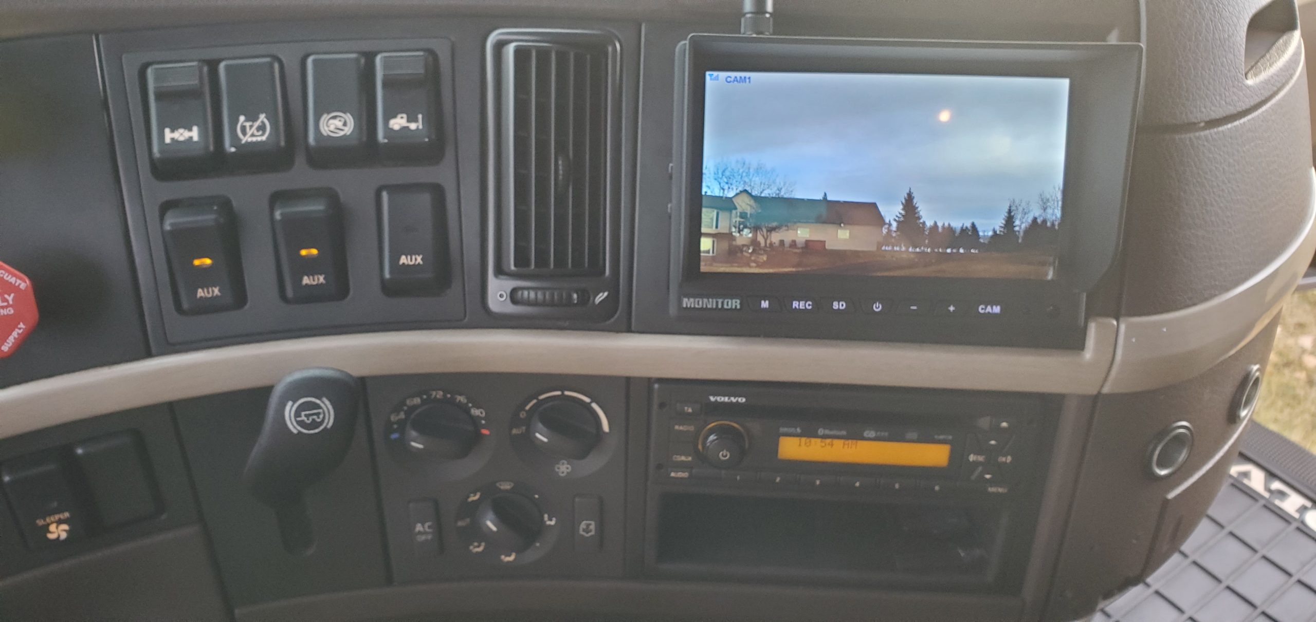 SOLD UNIQUE 2015 Volvo 730 named RUDY – Load Lengthwise! - Image 15