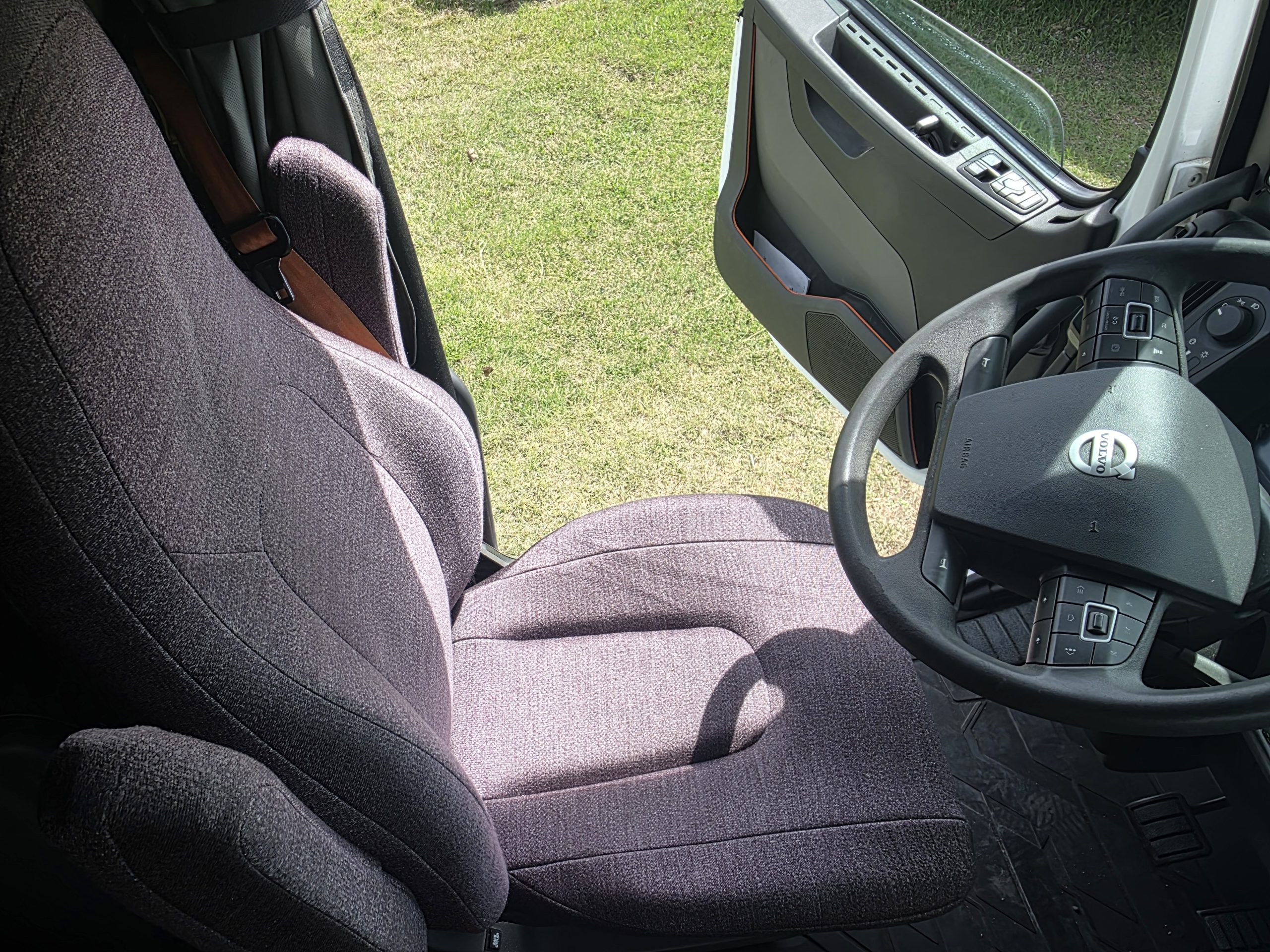 SOLD - DAVENPORT - 2020 Volvo 760 Jeep Bed - Image 24