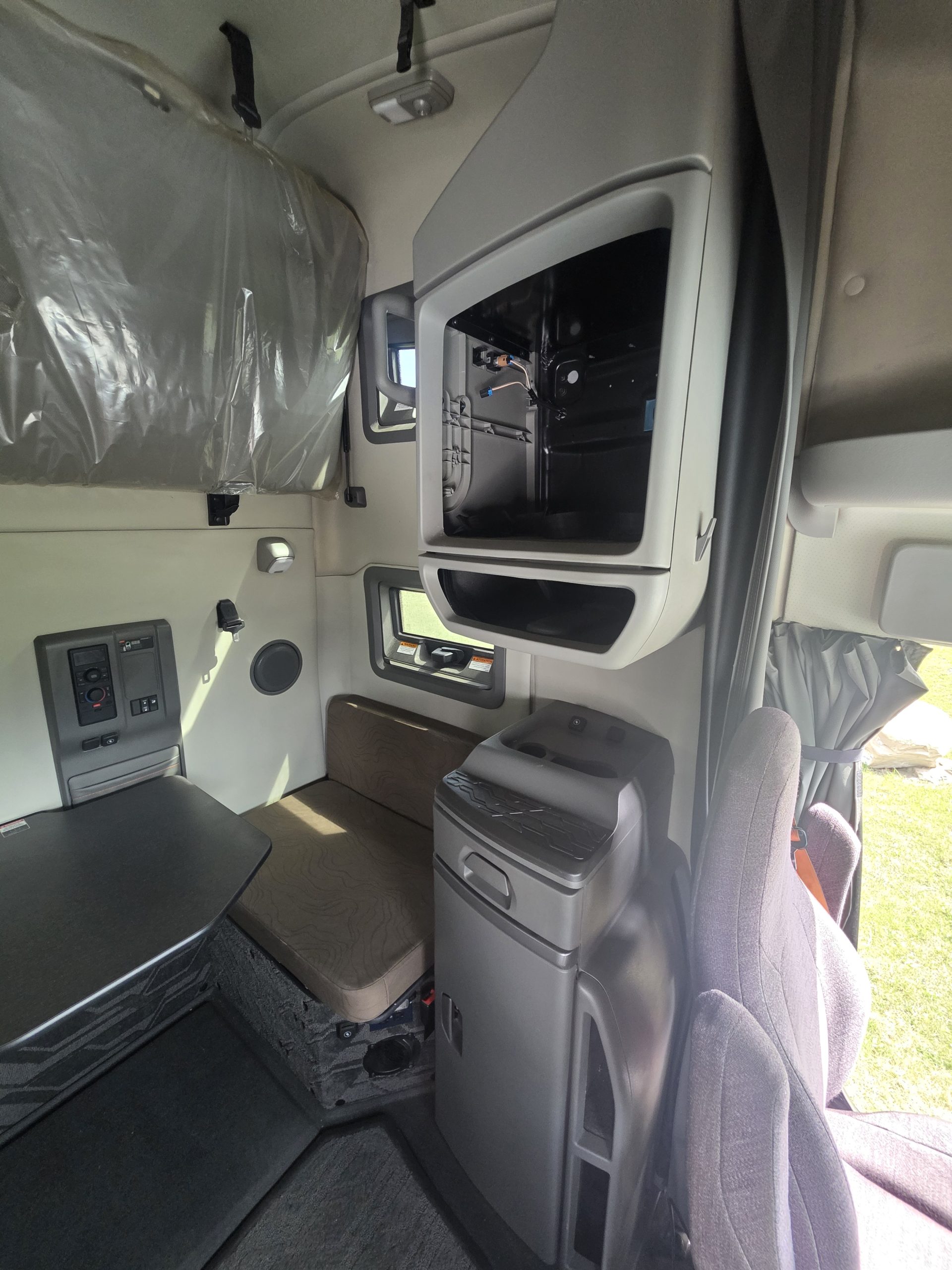SOLD - DAVENPORT - 2020 Volvo 760 Jeep Bed - Image 27