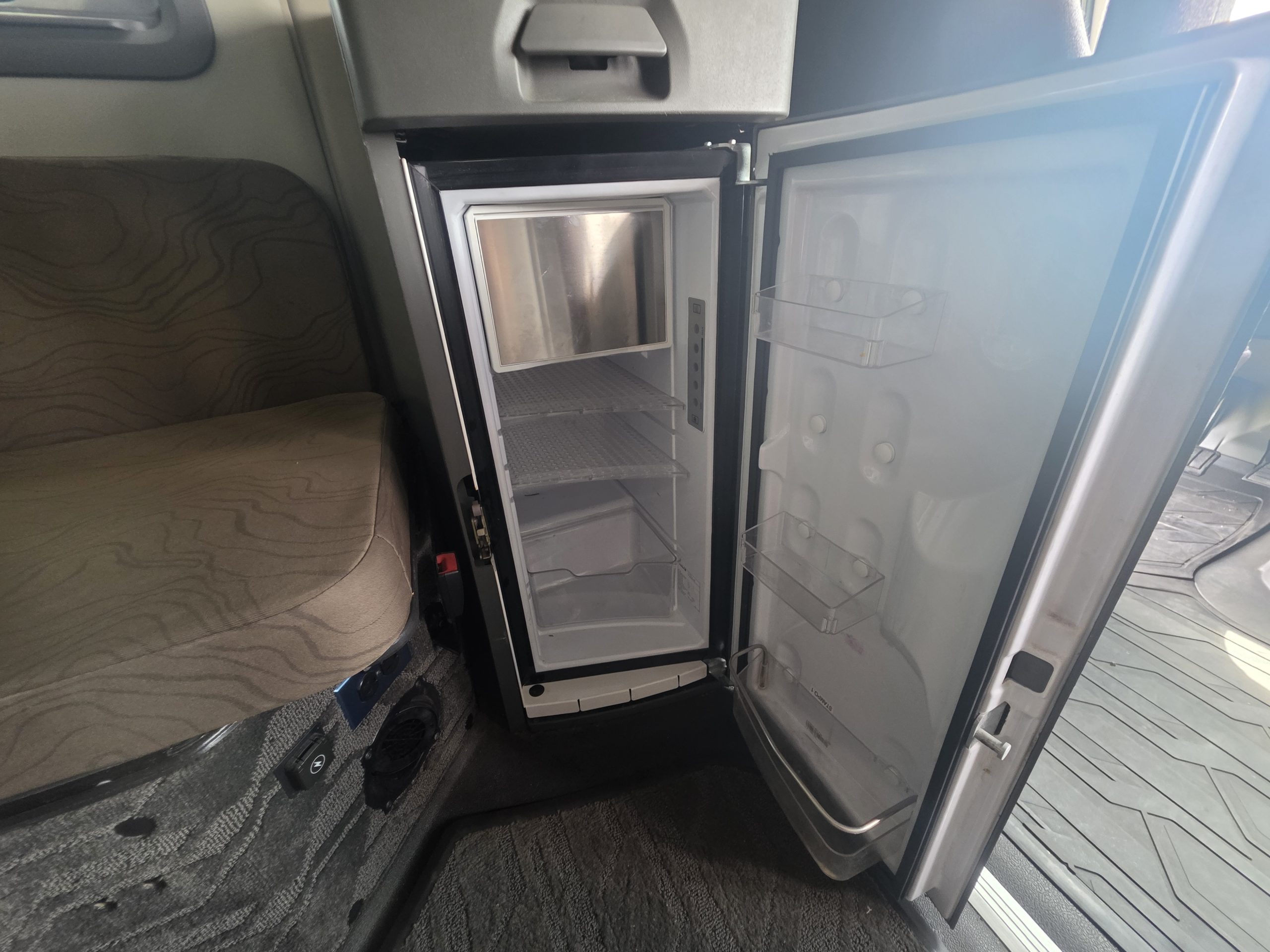SOLD - DAVENPORT - 2020 Volvo 760 Jeep Bed - Image 28